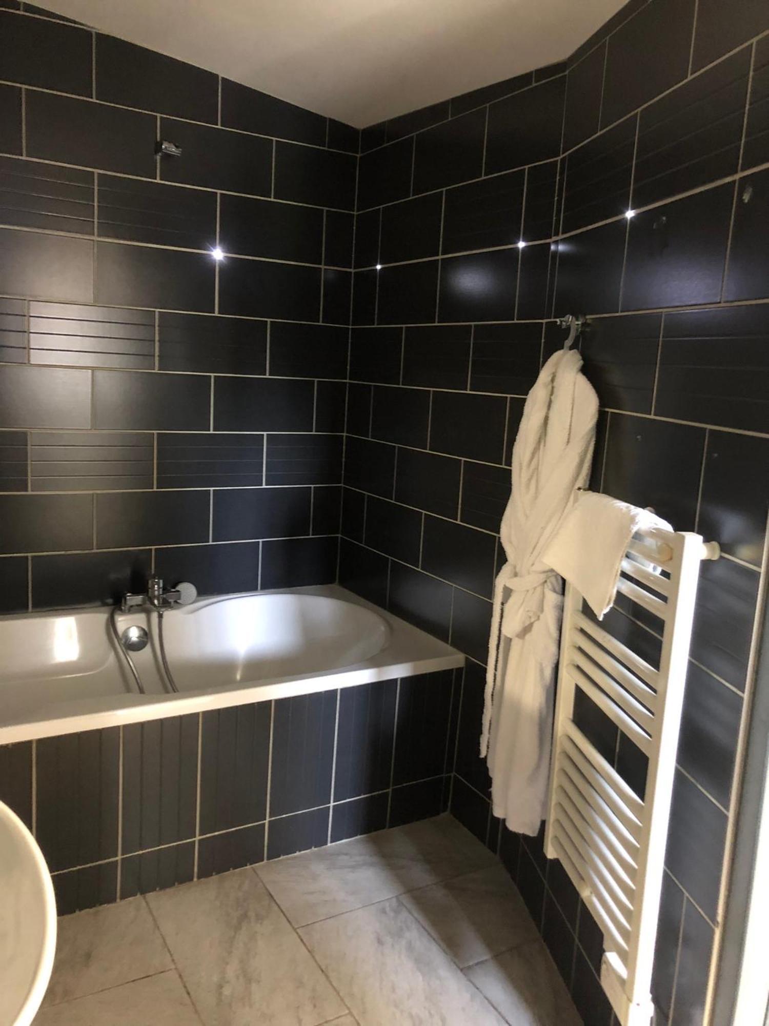 Residence Cosyade Equipee D'Un Parking Prive Gratuit Bourbourg Exterior foto